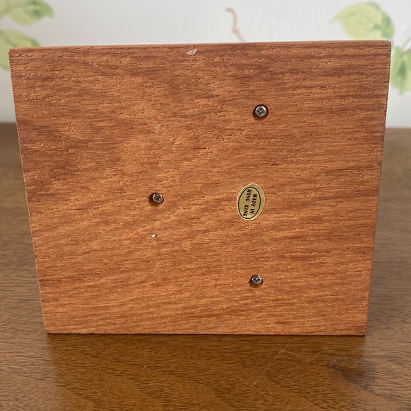 Vintage Angel Organ Player Music Box Ave Maria - Made in Hong Kong 1982 - Picture 7 of 9